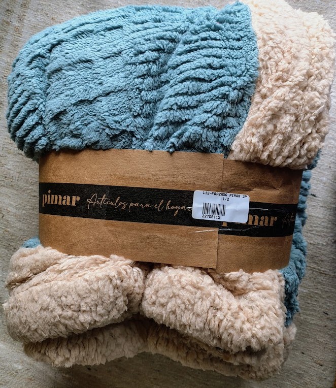 Frazada flannel labrado con corderito 2 1/2 plaza - Pimar 