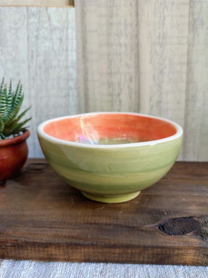 Cuenco de ceramica con pie