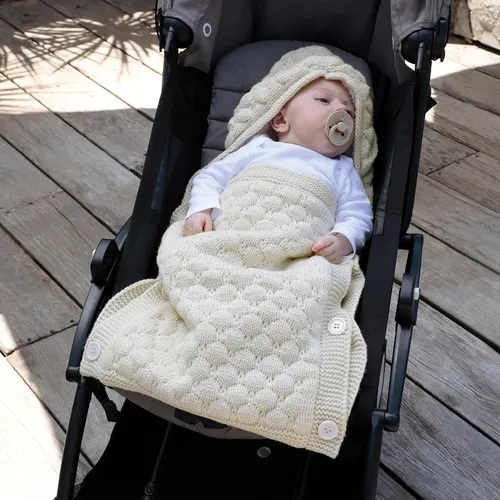 Funda de abrigo para bebe tejida con reverso de corderito y capucha - Jean Cartier 