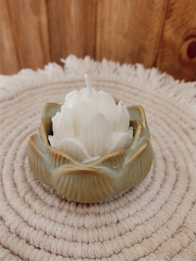 Porta vela flor de loto, con vela incluida - Satanama 
