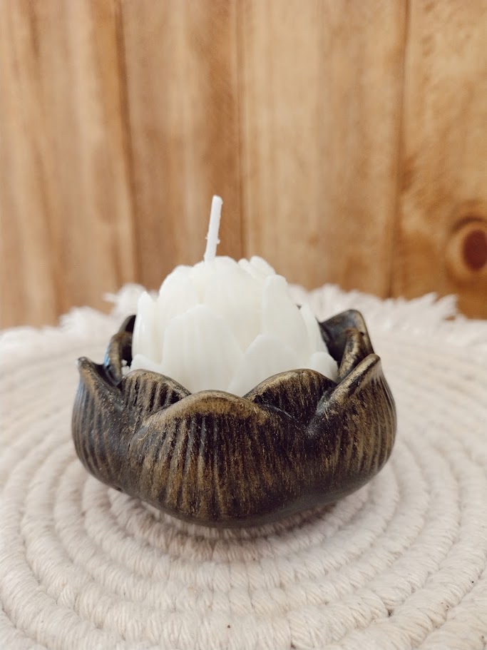 Porta vela flor de loto, con vela incluida - Satanama 