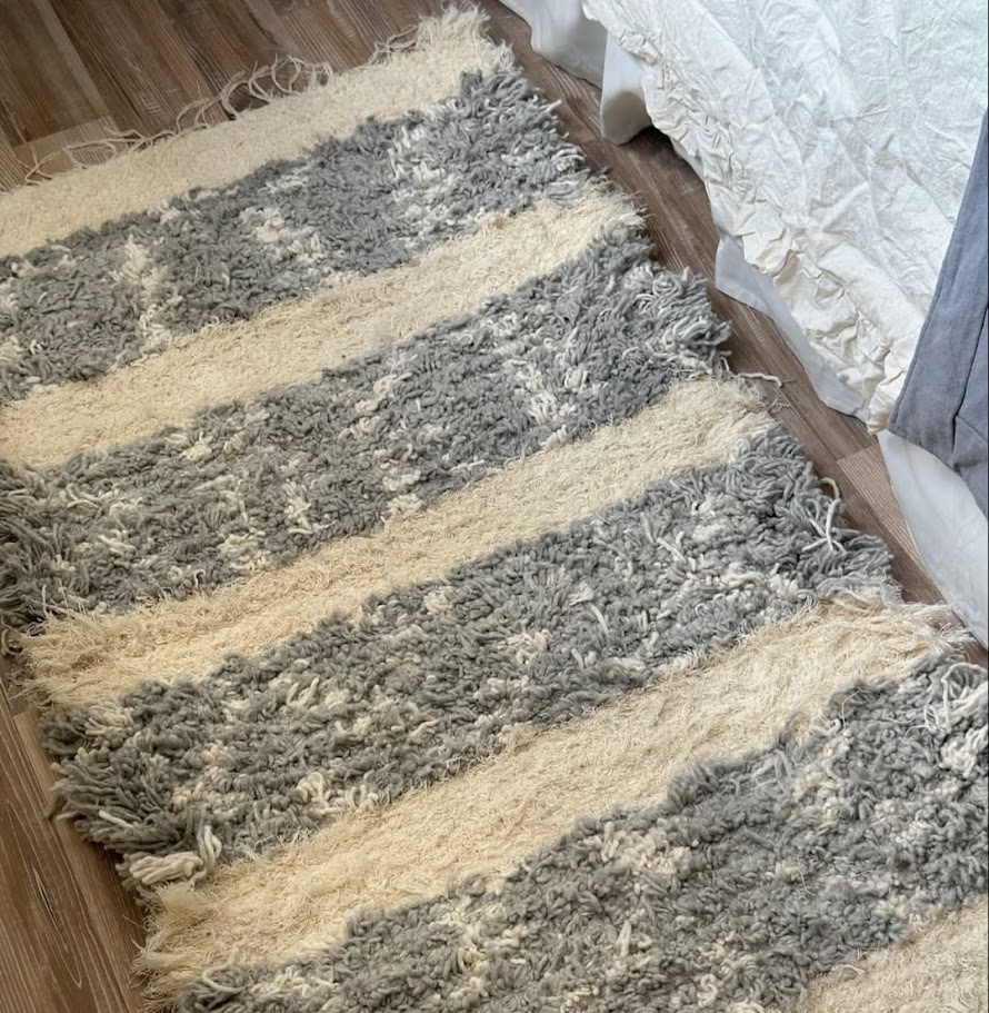 Alfombra de telar lineas gruesas beige y gris jaspeado - 60x120cm 